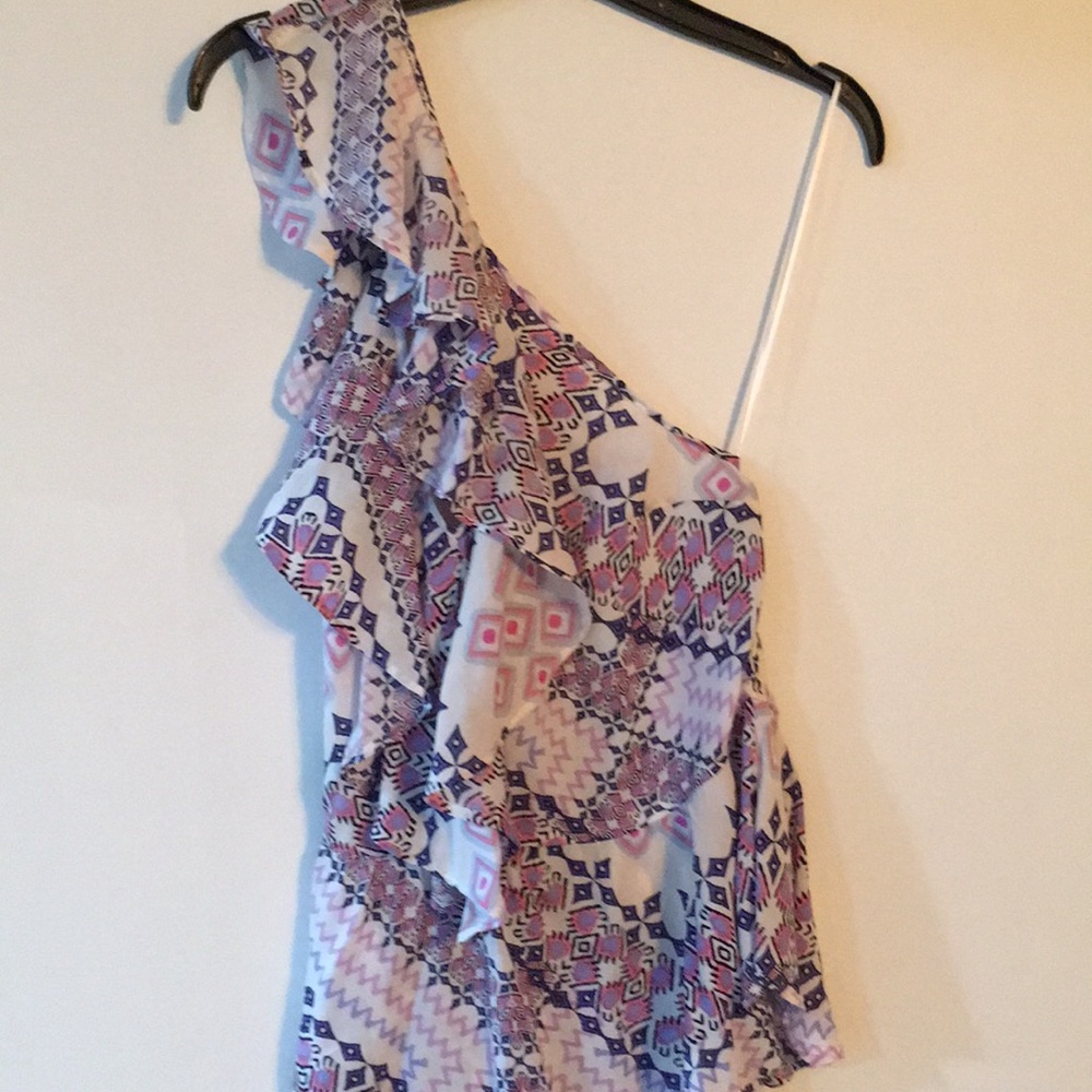 Multicolored asymmetrical top